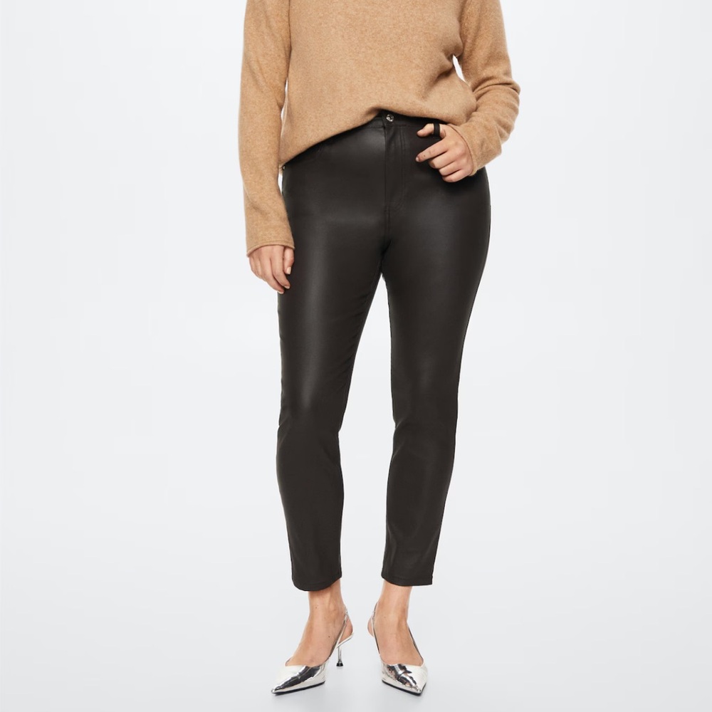 Coated, skinny, cropped, mis waist jeans.